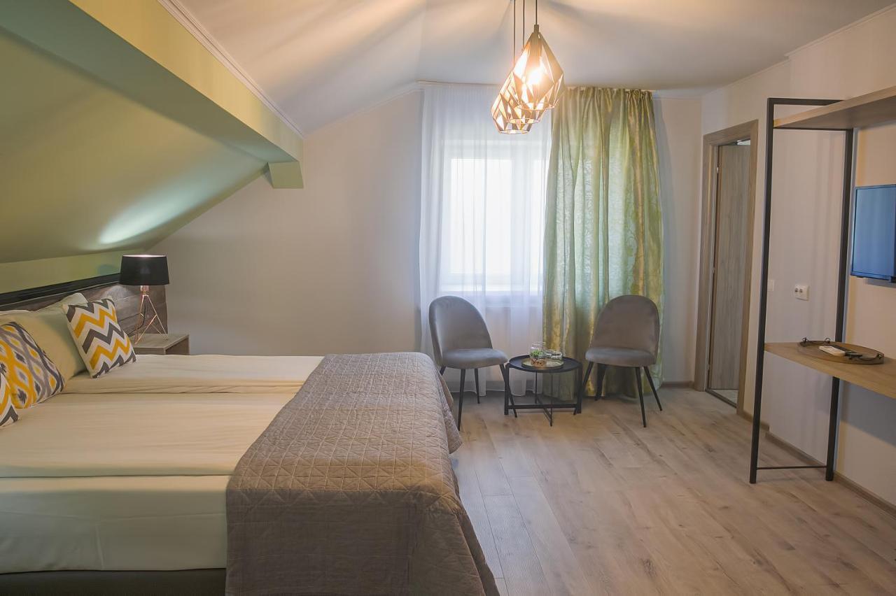 Corvin House Hotell Hunedoara Exteriör bild