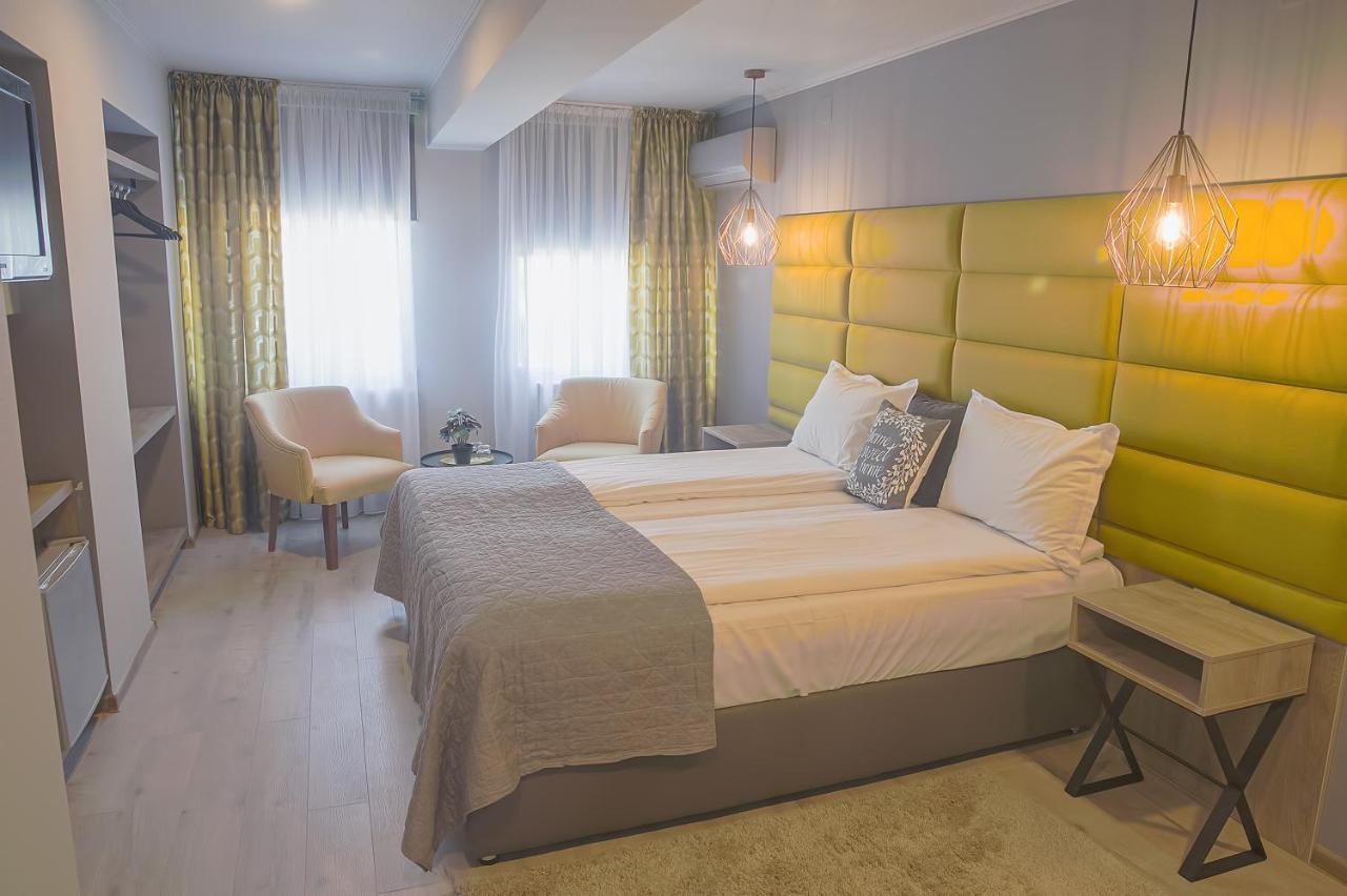 Corvin House Hotell Hunedoara Exteriör bild