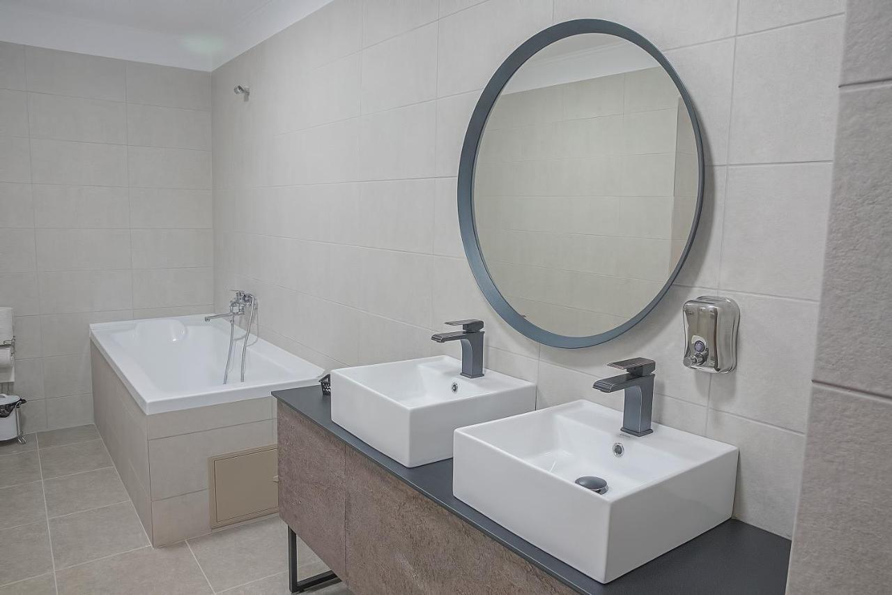 Corvin House Hotell Hunedoara Exteriör bild
