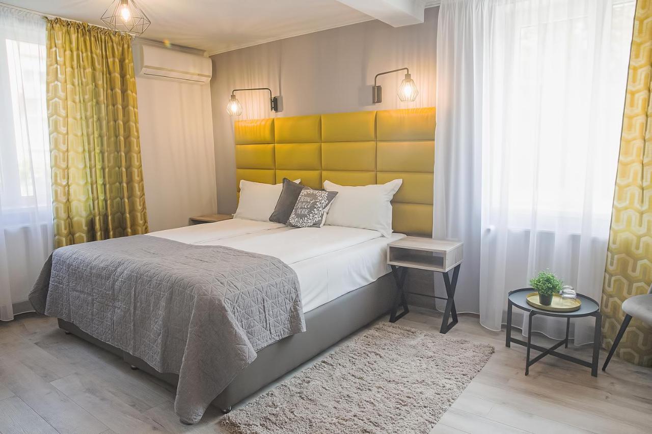 Corvin House Hotell Hunedoara Exteriör bild