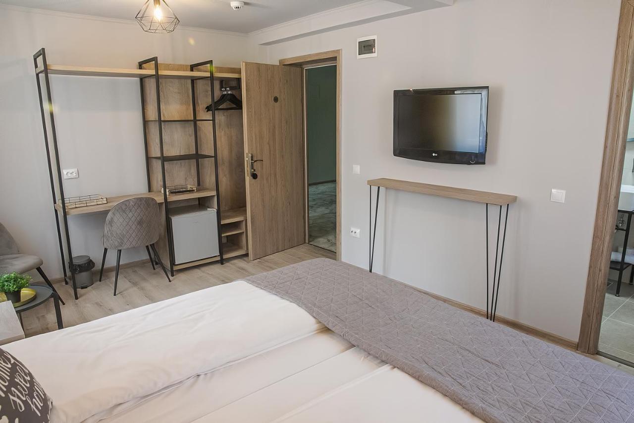 Corvin House Hotell Hunedoara Exteriör bild