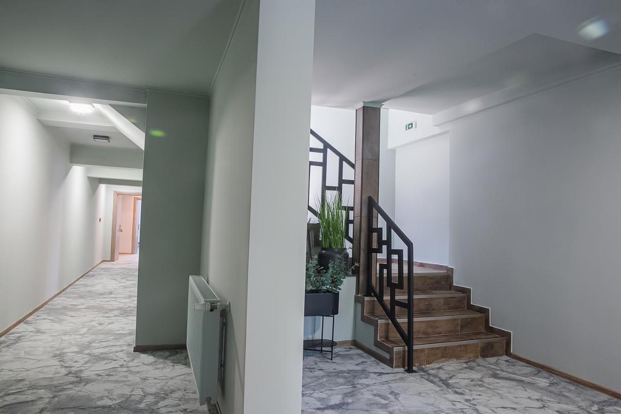 Corvin House Hotell Hunedoara Exteriör bild