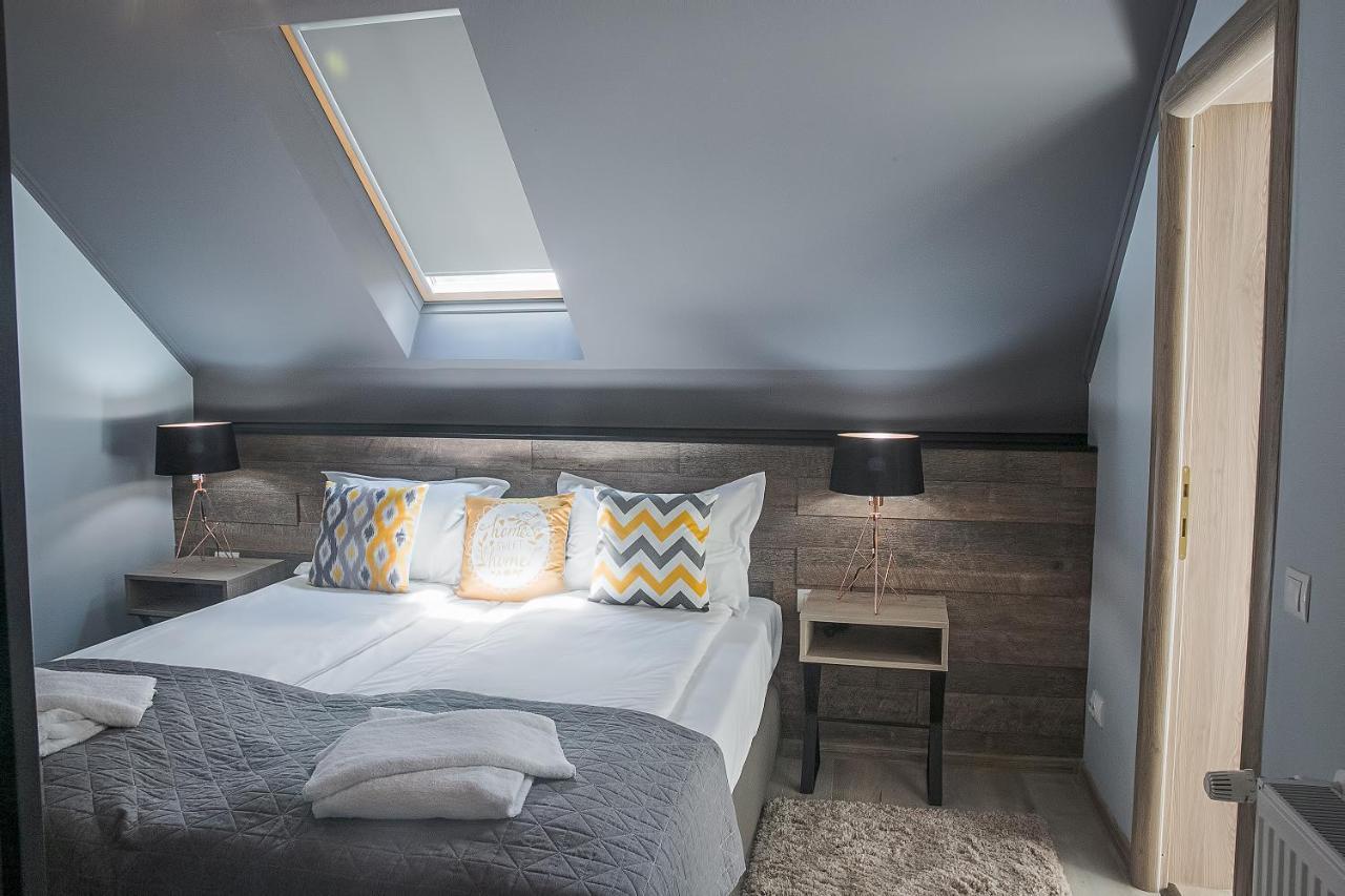 Corvin House Hotell Hunedoara Exteriör bild