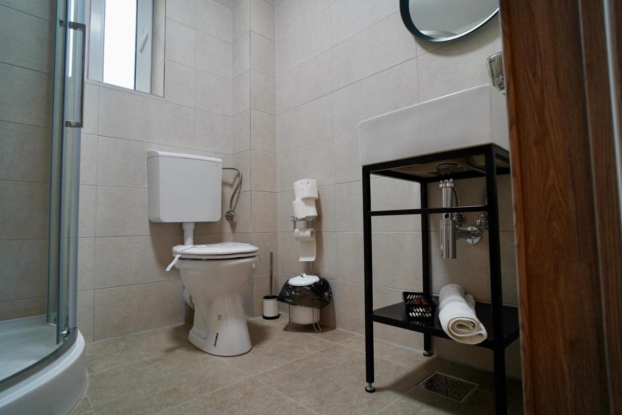 Corvin House Hotell Hunedoara Exteriör bild