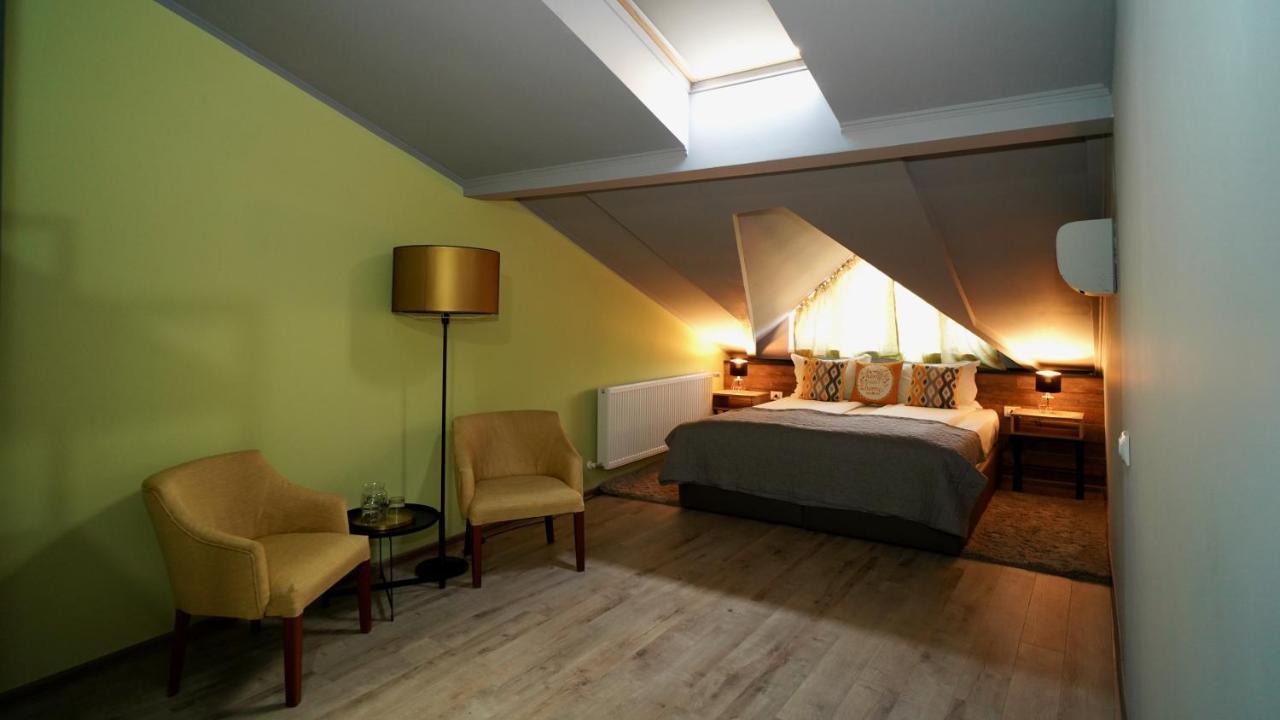 Corvin House Hotell Hunedoara Exteriör bild