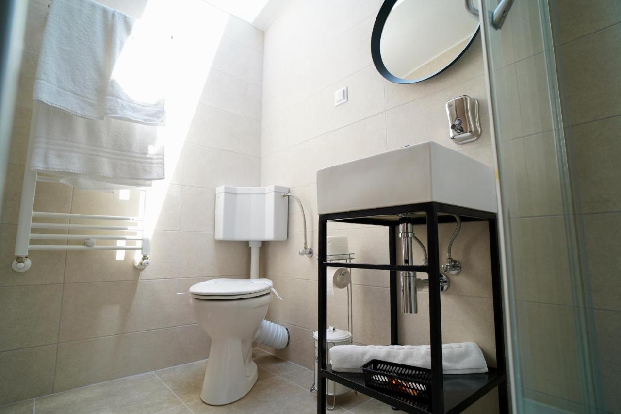 Corvin House Hotell Hunedoara Exteriör bild