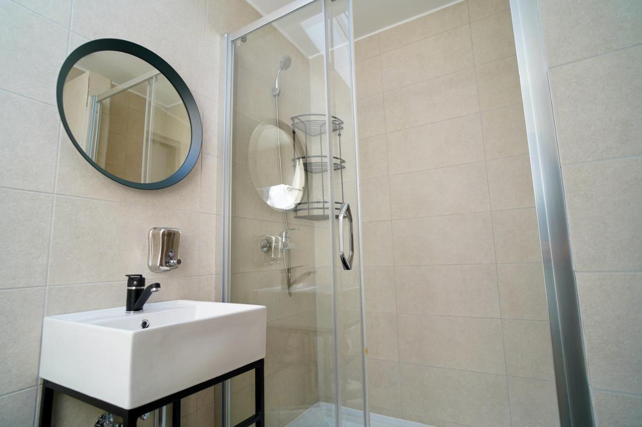 Corvin House Hotell Hunedoara Exteriör bild